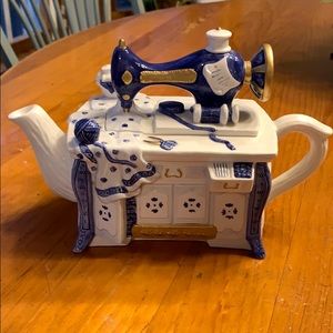 Decorative teapot